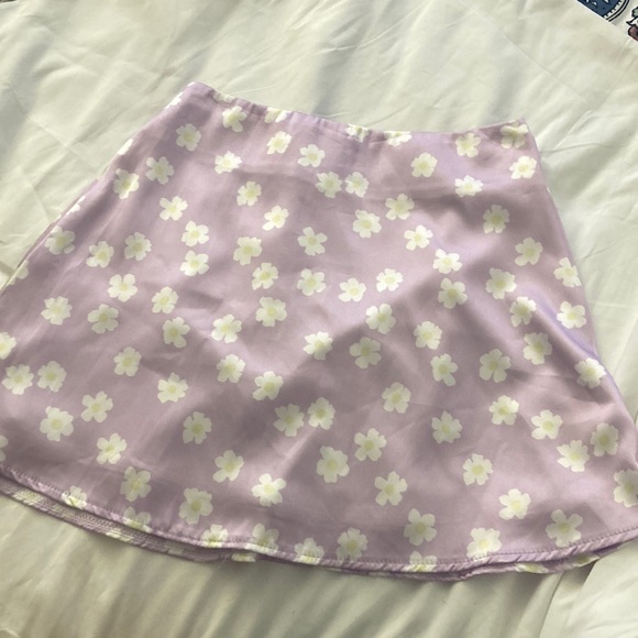 Purple Mini skirt with flowers - Picture 1 of 4
